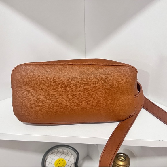 Tommy Hilfiger Mini Bag Crossbody with Chain Strap - Picture 6 of 9